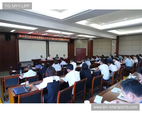 足球裁判在基层培训中建立导师带教制度加速能力成长，足球裁判培训班方案